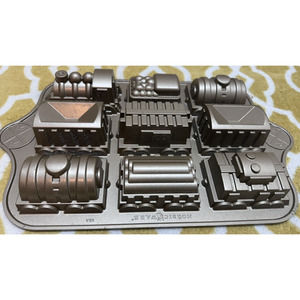 Nordic Ware Train Cake Pan Mold Bundt Cast Aluminum 9 Train Cars 3D EUC